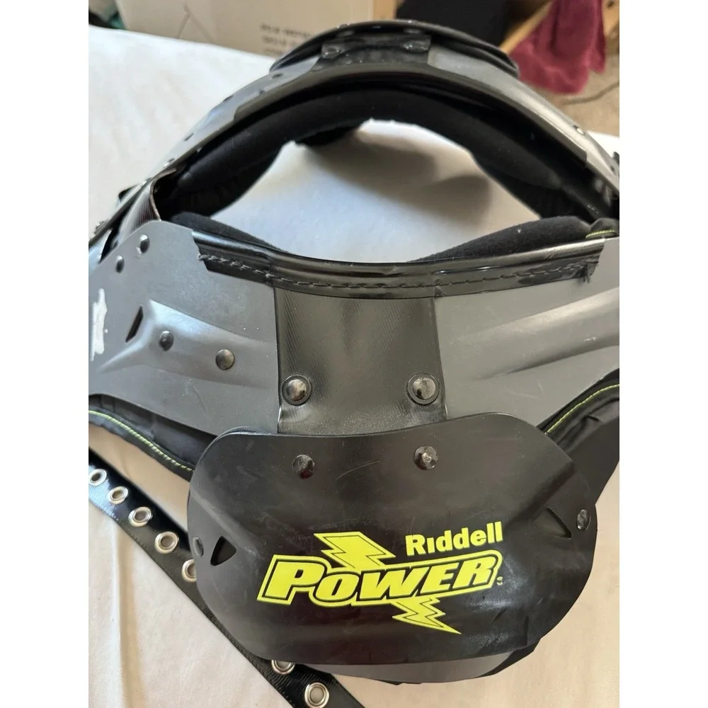 RiddellYouth Football Shoulder Pads  XS 14